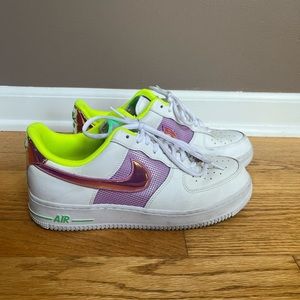 Slightly worn Womens Nike Air Force 1’s. #Nike #AirForce1 #WomensShoe #Sneaker